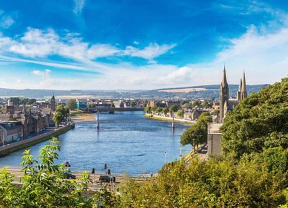 Ness Riverfront Holiday Home - City Centre Inverness Exterior photo
